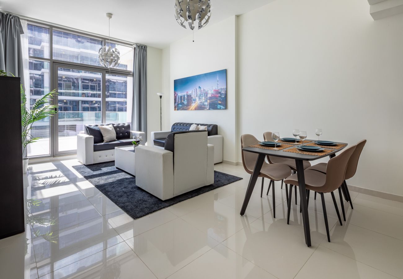 Ferienwohnung in Dubai - Riesige Terrasse | Blick auf die Gemeinschaft und die Skyline