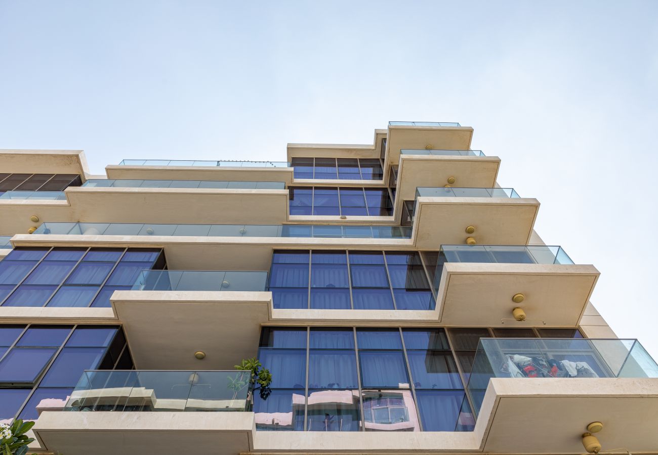 Ferienwohnung in Dubai - Riesige Terrasse | Blick auf die Gemeinschaft und die Skyline