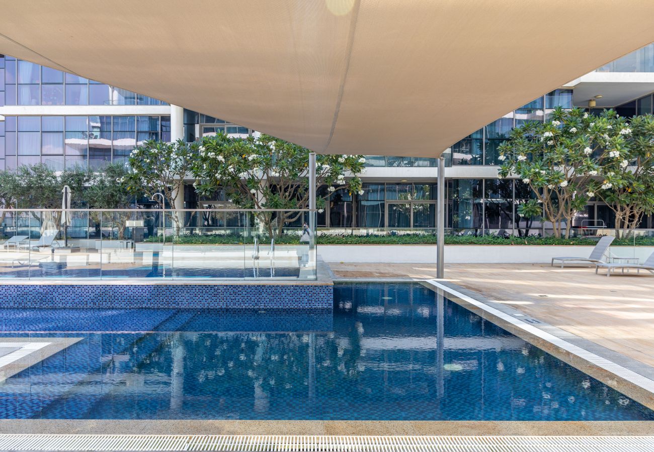 Ferienwohnung in Dubai - Riesige Terrasse | Blick auf die Gemeinschaft und die Skyline