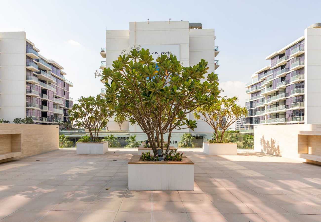 Ferienwohnung in Dubai - Riesige Terrasse | Blick auf die Gemeinschaft und die Skyline