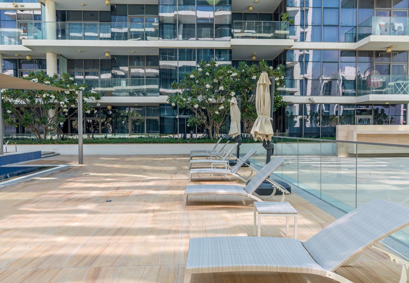 Ferienwohnung in Dubai - Riesige Terrasse | Blick auf die Gemeinschaft und die Skyline