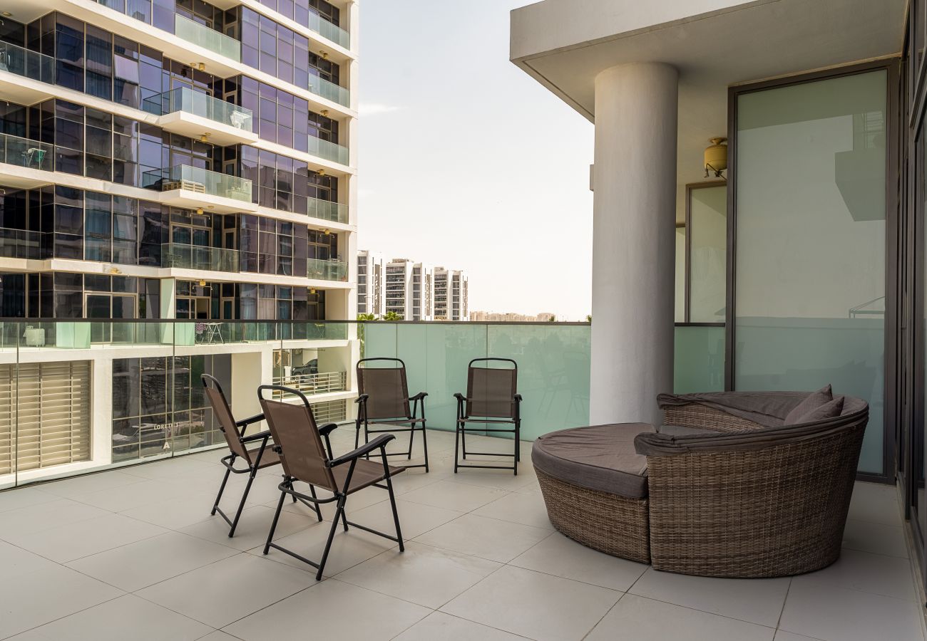 Ferienwohnung in Dubai - Riesige Terrasse | Blick auf die Gemeinschaft und die Skyline