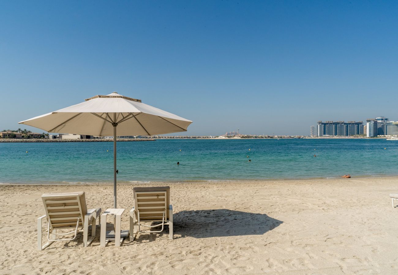 Ferienwohnung in Dubai - Deluxe | Lebhaft | Direkt am Strand