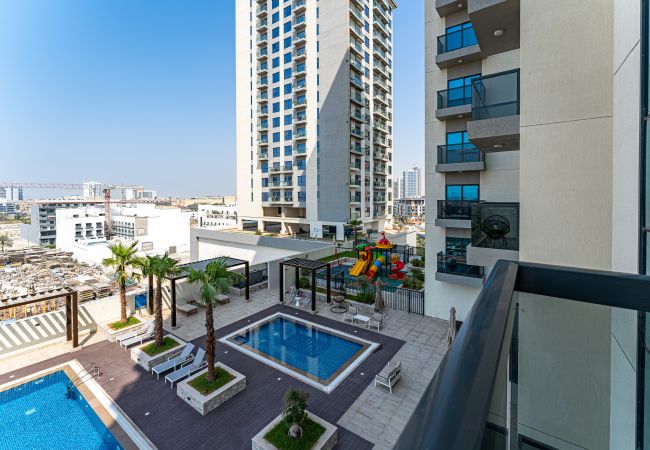 Ferienwohnung in Dubai - Blick auf den Pool | Brandneu | Geräumig