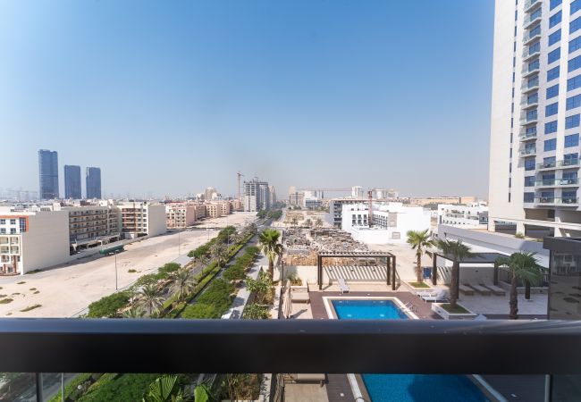 Ferienwohnung in Dubai - Blick auf den Pool | Brandneu | Geräumig