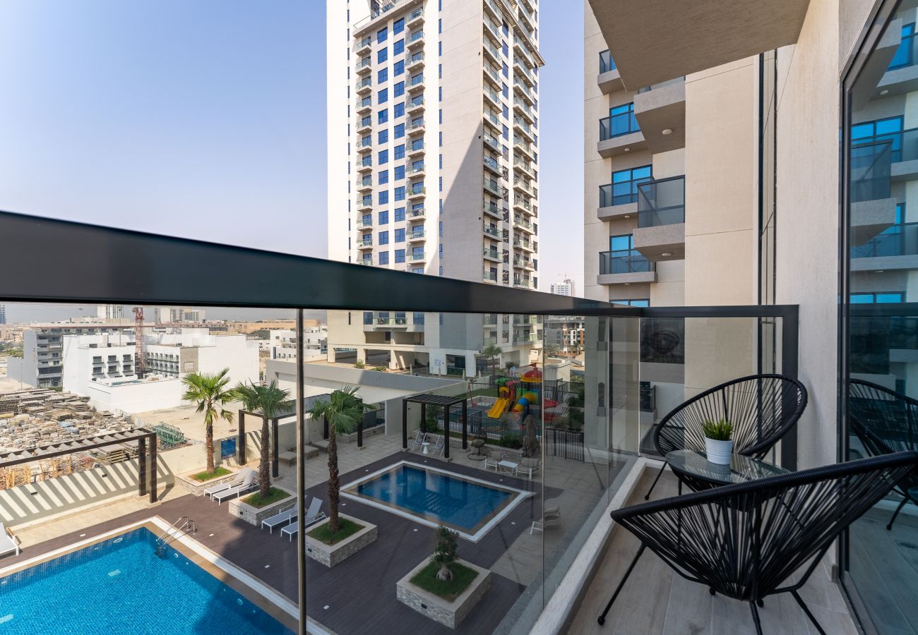 Ferienwohnung in Dubai - Blick auf den Pool | Brandneu | Geräumig