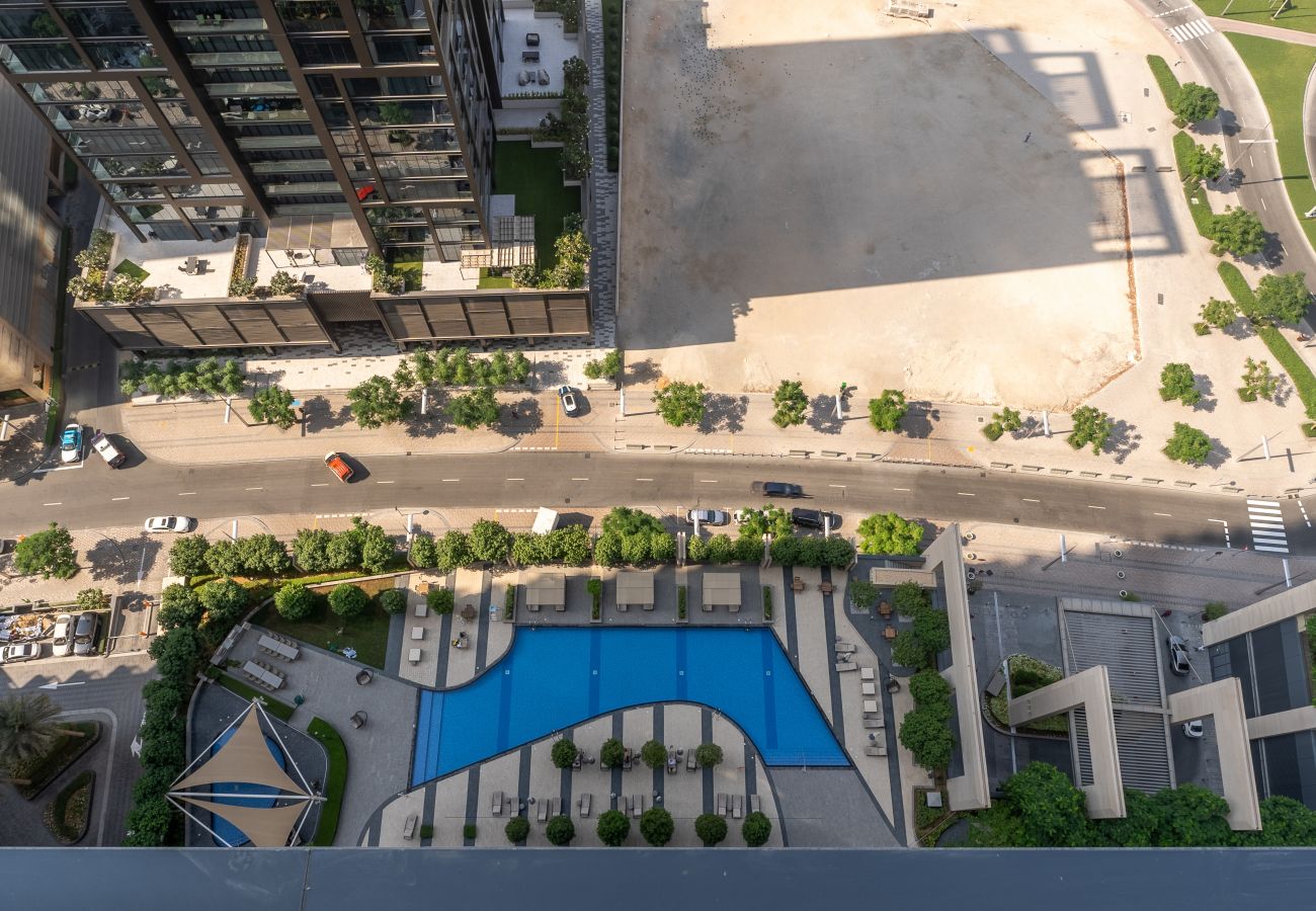 Ferienwohnung in Dubai - Chic 1BR | Stunning City & Pool View | Central