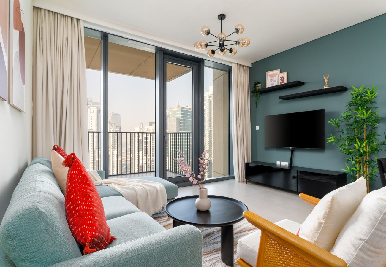 Ferienwohnung in Dubai - Chic 1BR | Stunning City & Pool View | Central