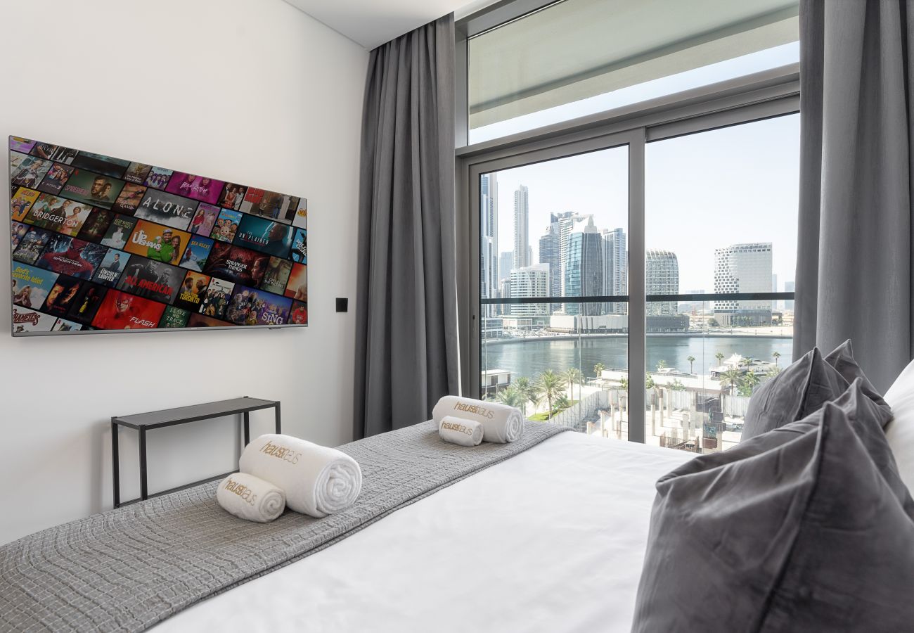 Ferienwohnung in Dubai - Stunning Canal & Burj Khalifa View | Amazing Amenities