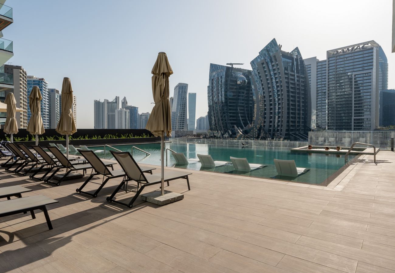 Ferienwohnung in Dubai - Stunning Dubai Canal View | Fabulous Amenities