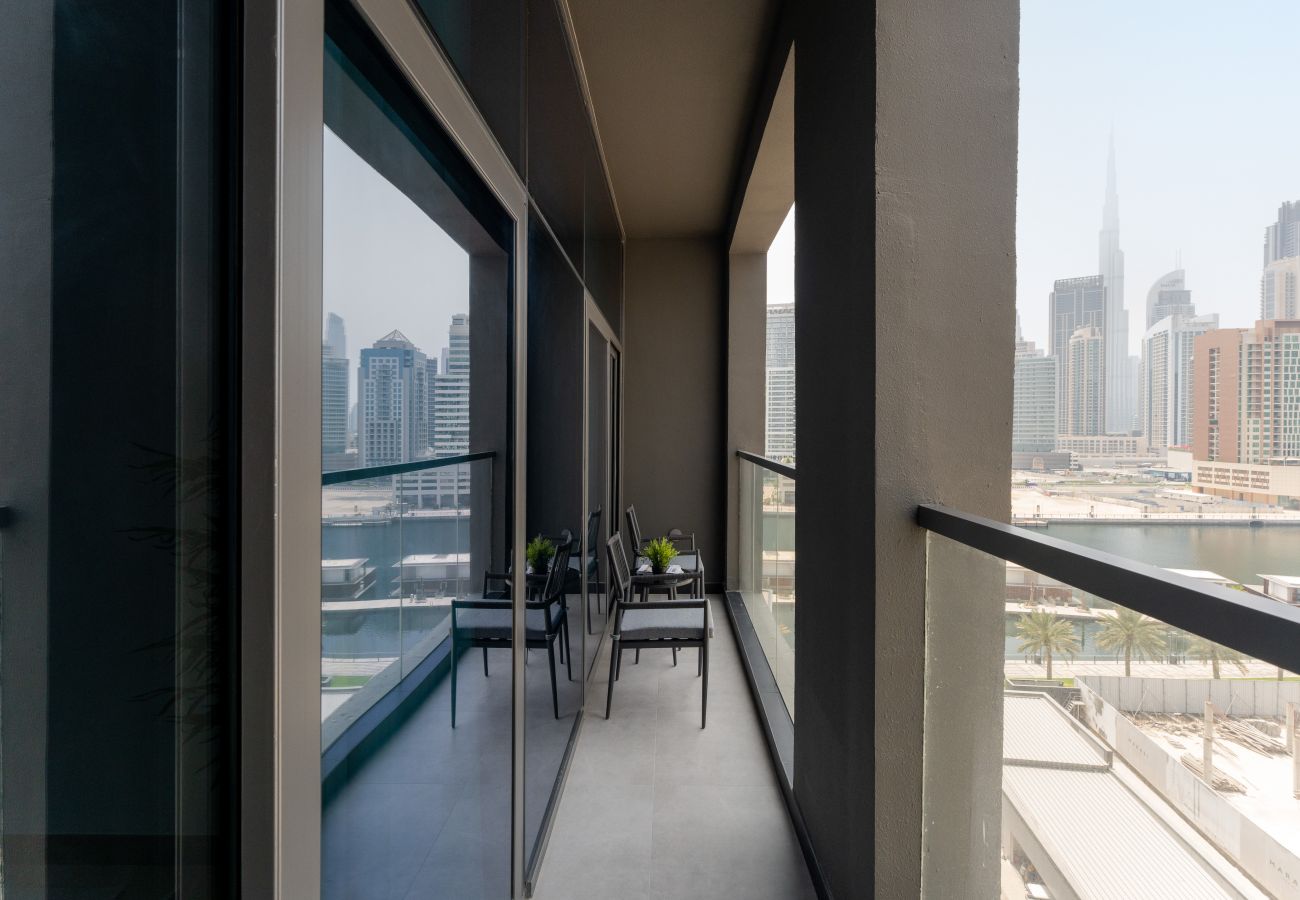 Ferienwohnung in Dubai - Deluxe 1 Schlafzimmer | Schöne Aussicht auf den Burj Khalifa und den Dubai-Kanal