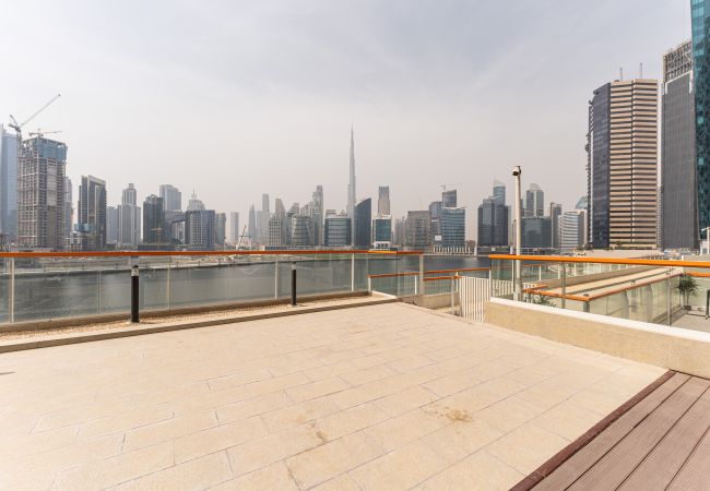 Studio in Dubai - Blick auf den Dubai-Kanal und den Burj Khalifa | Fantastische Lage