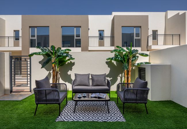 Villa in Dubai - Deluxe 3BR | Familienfreundlich | Bedienstetenkammer