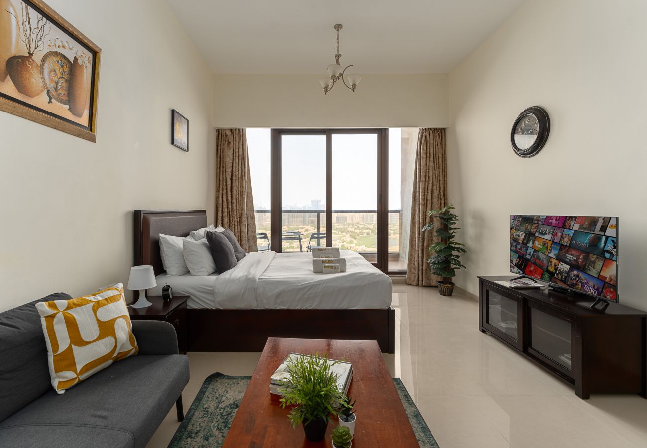 Studio in Dubai - Great Golf Course View | Spacious Studio | Cosy