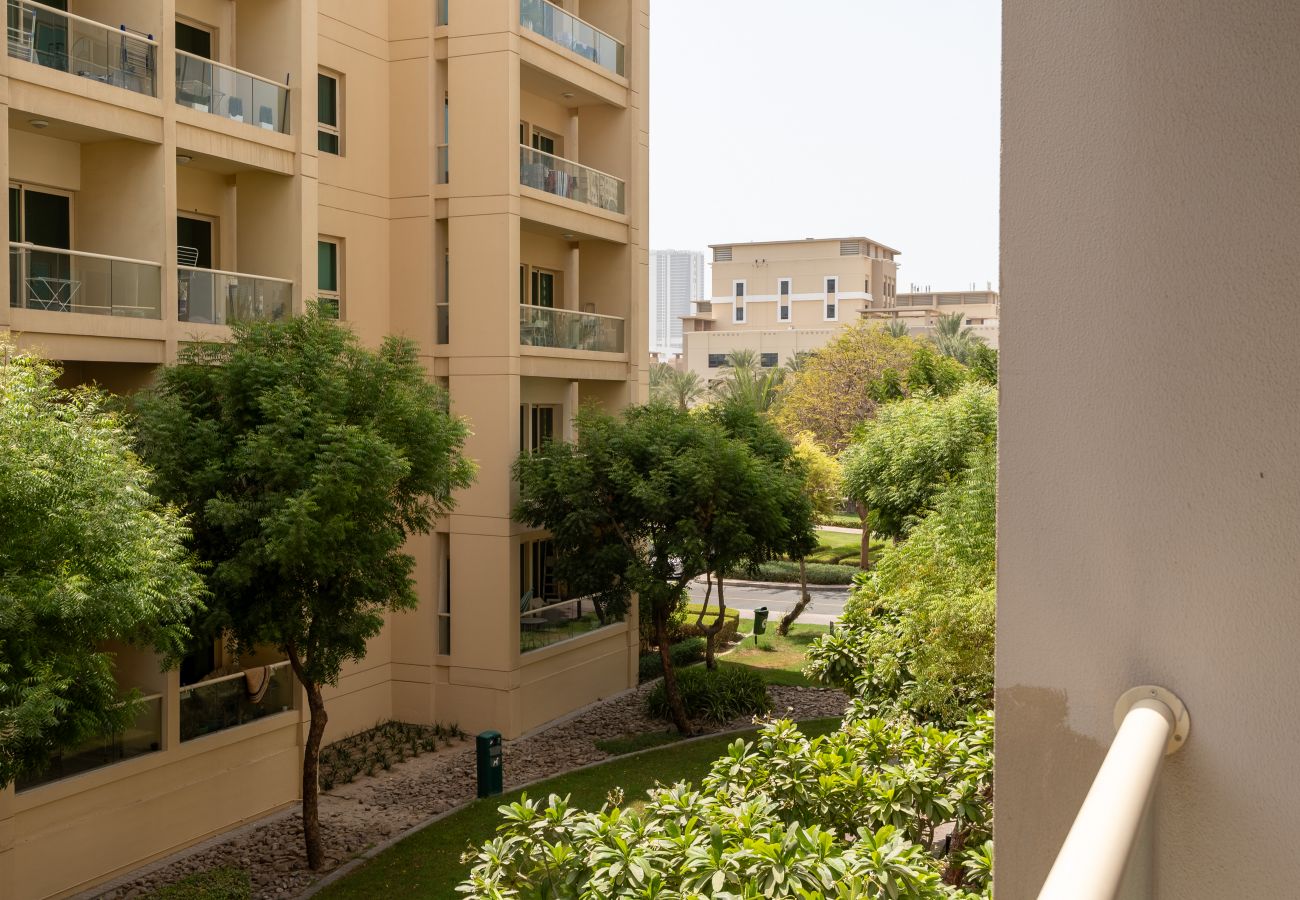 Ferienwohnung in Dubai - Fully Upgraded | Tranquil 1 BR | Open Greenspace