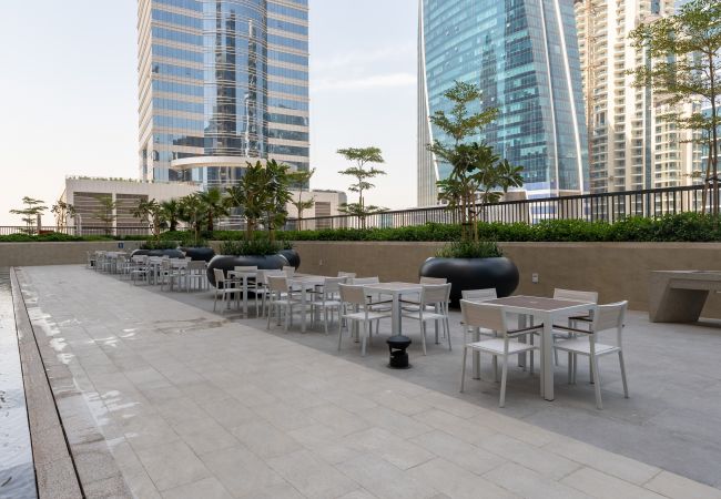 Ferienwohnung in Dubai - Modern | Blick auf den Dubai-Kanal | Tolle Nachbarschaft