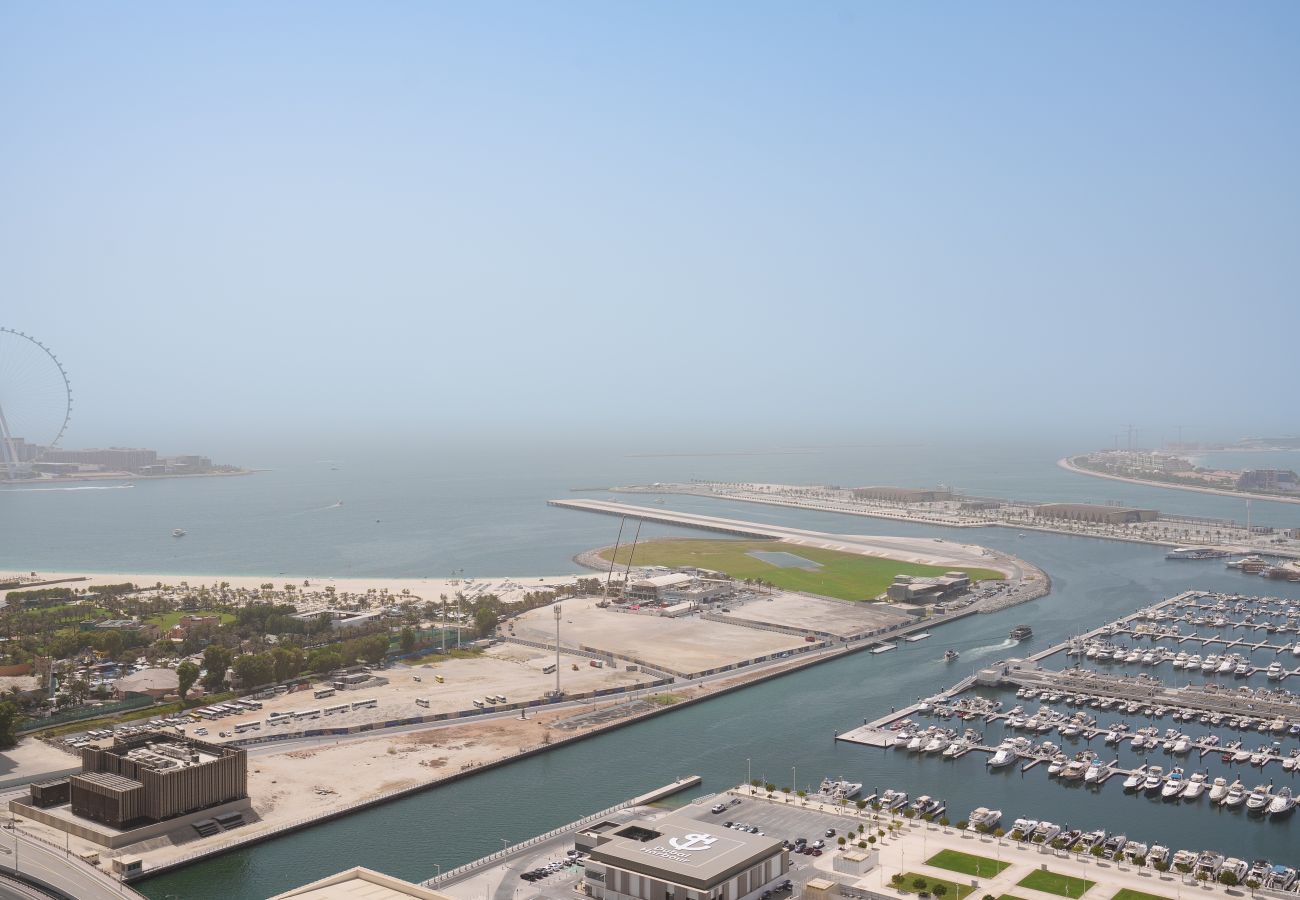 Ferienwohnung in Dubai - Blick auf das Arabische Meer | Obergeschoss | Riesiges 1 Schlafzimmer