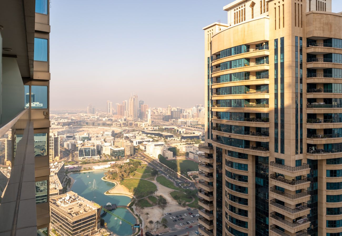 Ferienwohnung in Dubai - Higher Floor | Beautiful View | Great Amenities