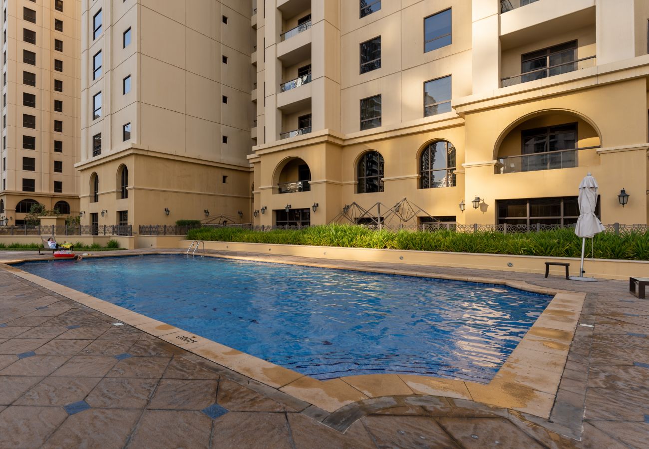 Ferienwohnung in Dubai - Spacious 2BR | Well-connected | Tranquil