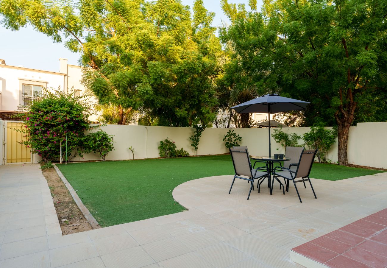 Villa in Dubai - Best for Families | Great Neighbourhood | 3BR