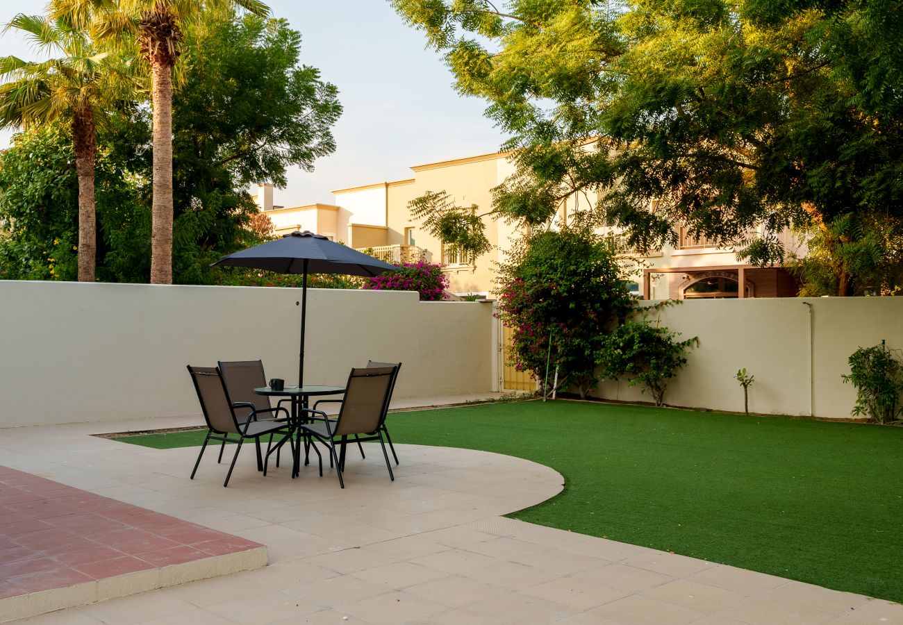 Villa in Dubai - Best for Families | Great Neighbourhood | 3BR