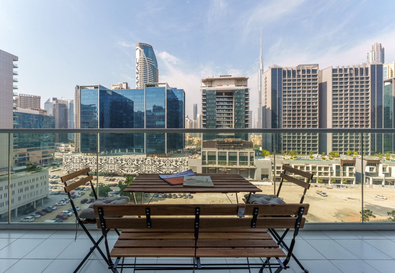 Ferienwohnung in Dubai - Blick auf den Pool | Geschäftszentrum | Blick auf den Burj Khalifa