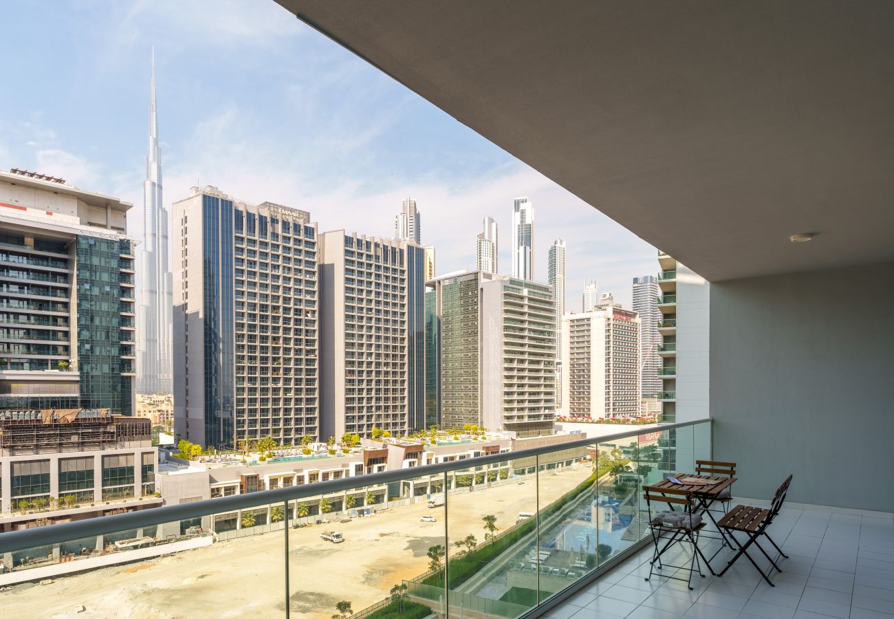 Ferienwohnung in Dubai - Blick auf den Pool | Geschäftszentrum | Blick auf den Burj Khalifa