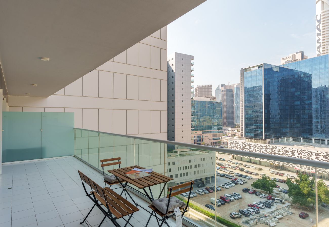 Ferienwohnung in Dubai - Blick auf den Pool | Geschäftszentrum | Blick auf den Burj Khalifa