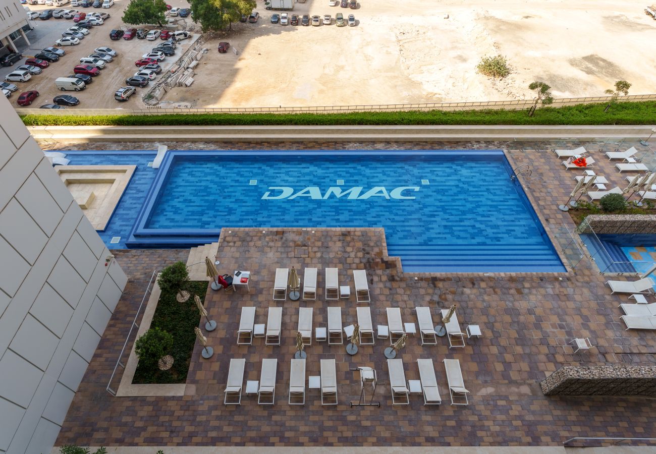 Ferienwohnung in Dubai - Blick auf den Pool | Geschäftszentrum | Blick auf den Burj Khalifa