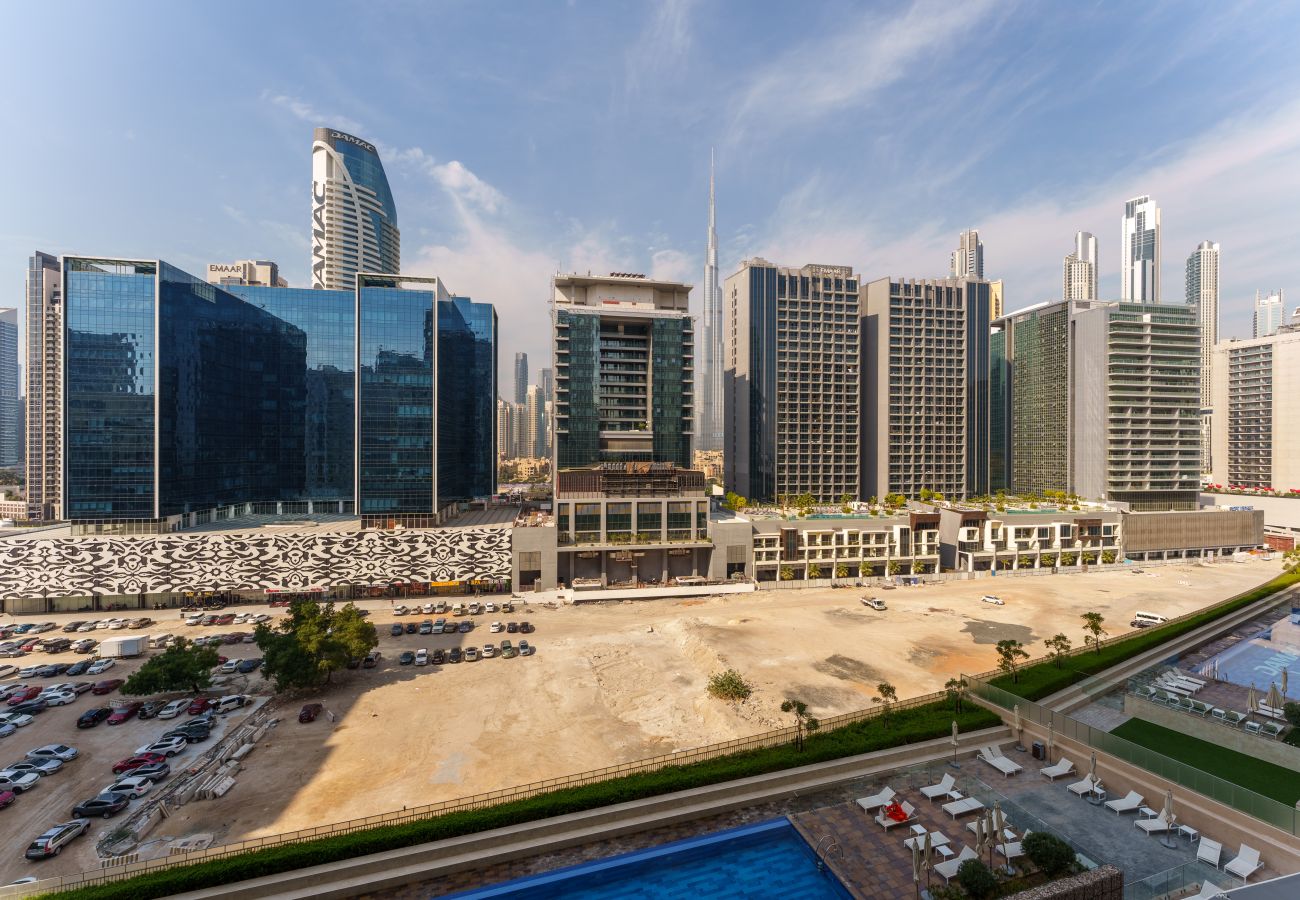 Ferienwohnung in Dubai - Blick auf den Pool | Geschäftszentrum | Blick auf den Burj Khalifa