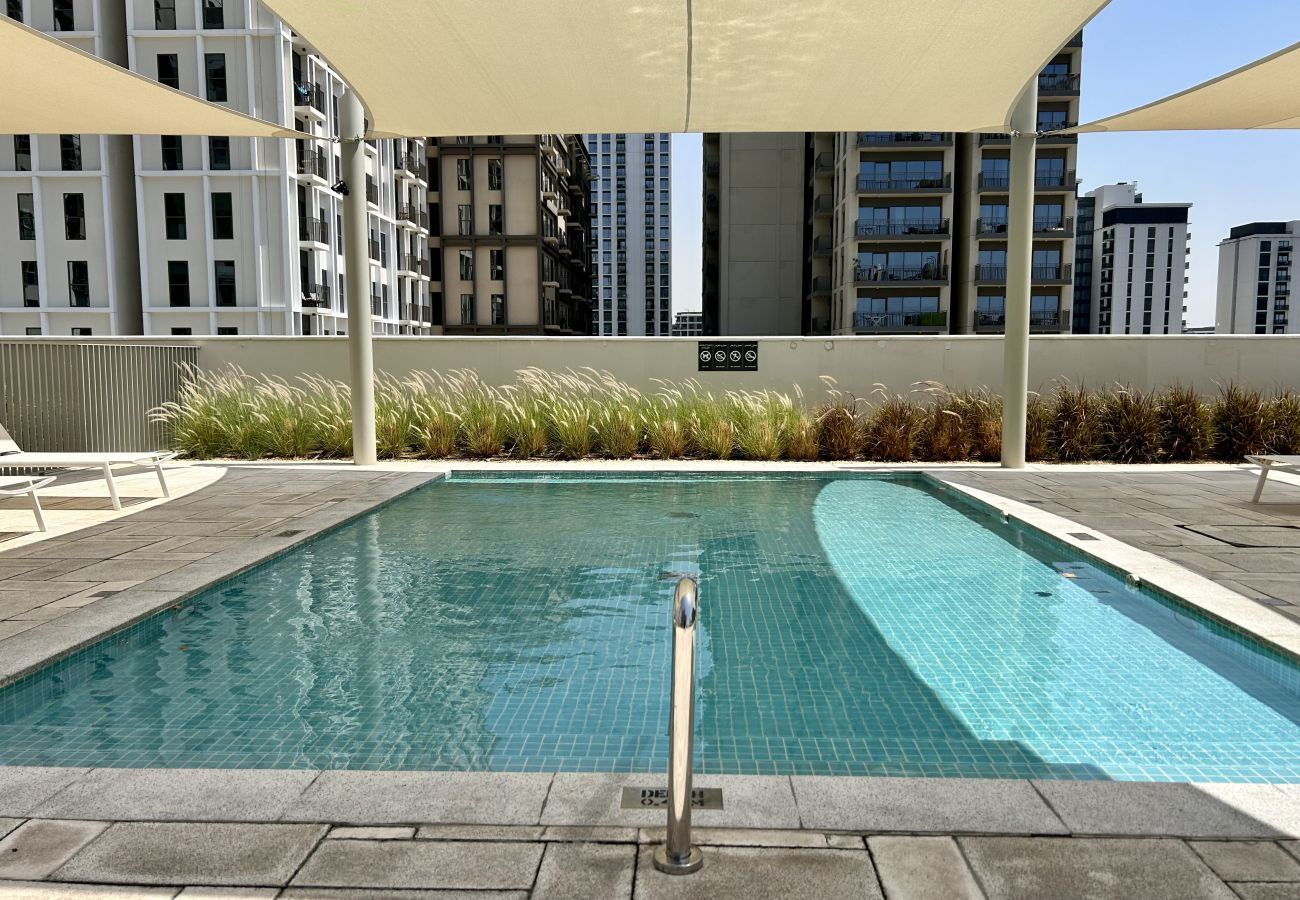 Ferienwohnung in Dubai - Stunning Pool View | Near Park | Upscale Retreat 