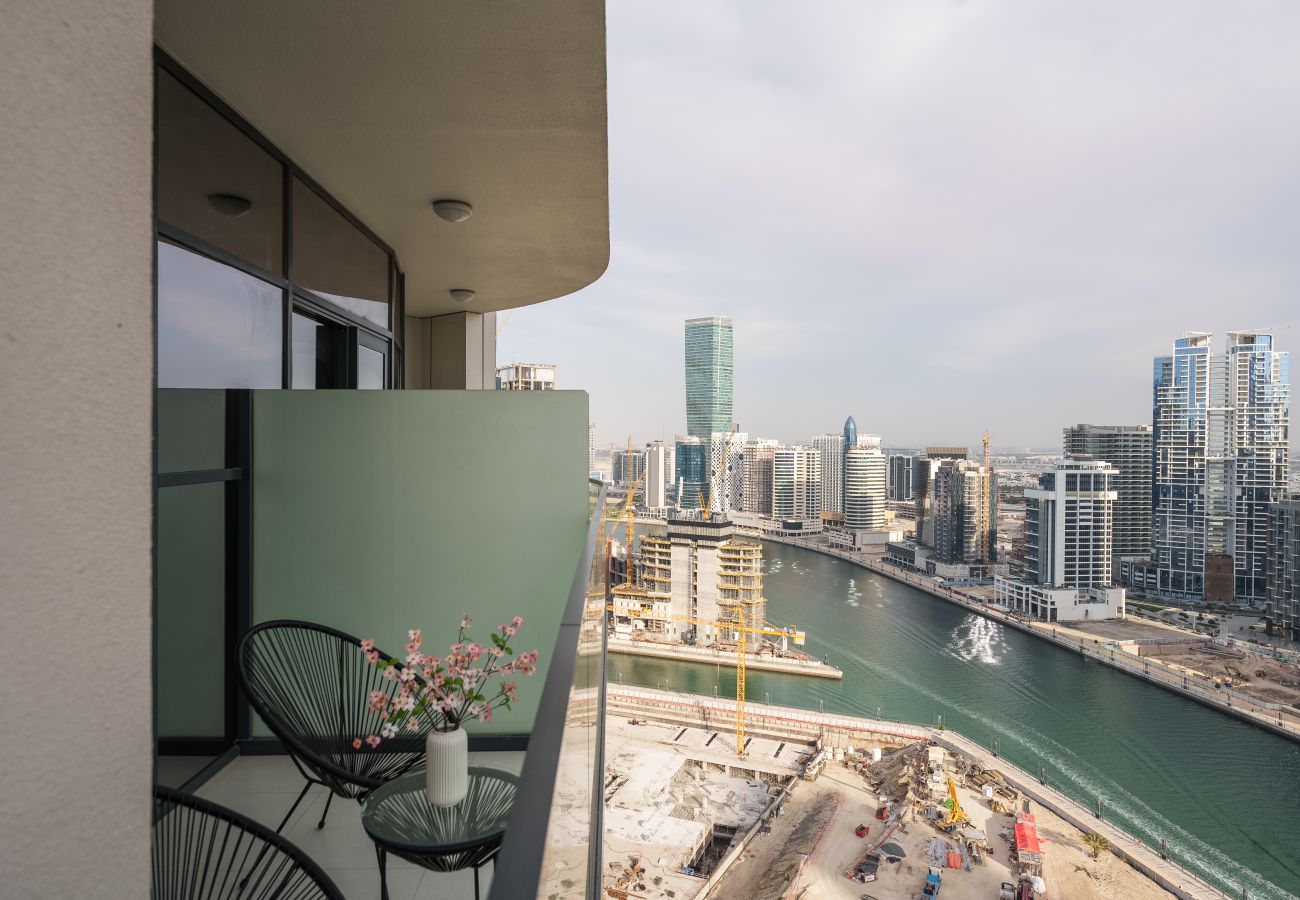 Ferienwohnung in Dubai - Premium 1BR | Blick auf den Dubai-Kanal und die Skyline