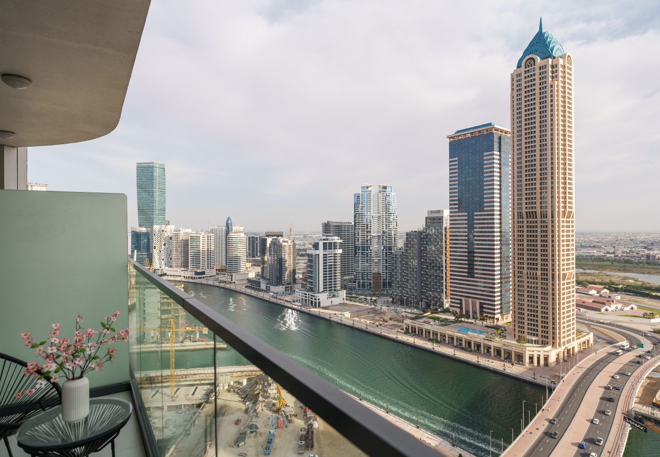 Ferienwohnung in Dubai - Premium 1BR | Dubai Canal & Skyline View