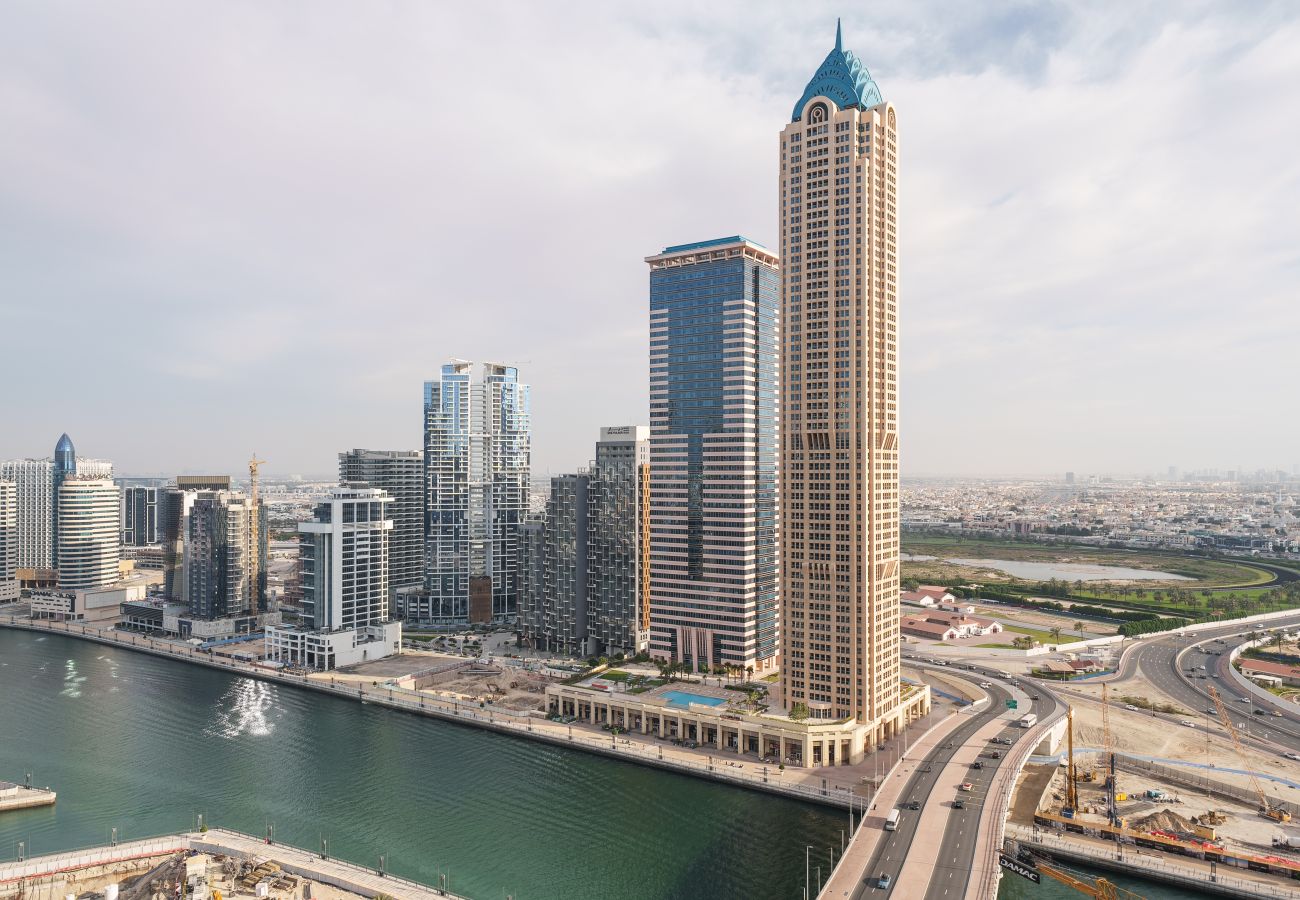 Ferienwohnung in Dubai - Premium 1BR | Blick auf den Dubai-Kanal und die Skyline