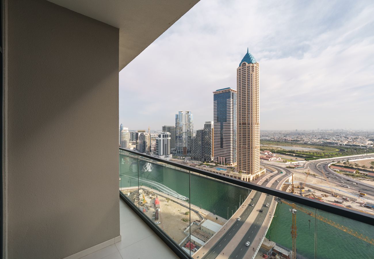 Ferienwohnung in Dubai - Premium 1BR | Blick auf den Dubai-Kanal und die Skyline