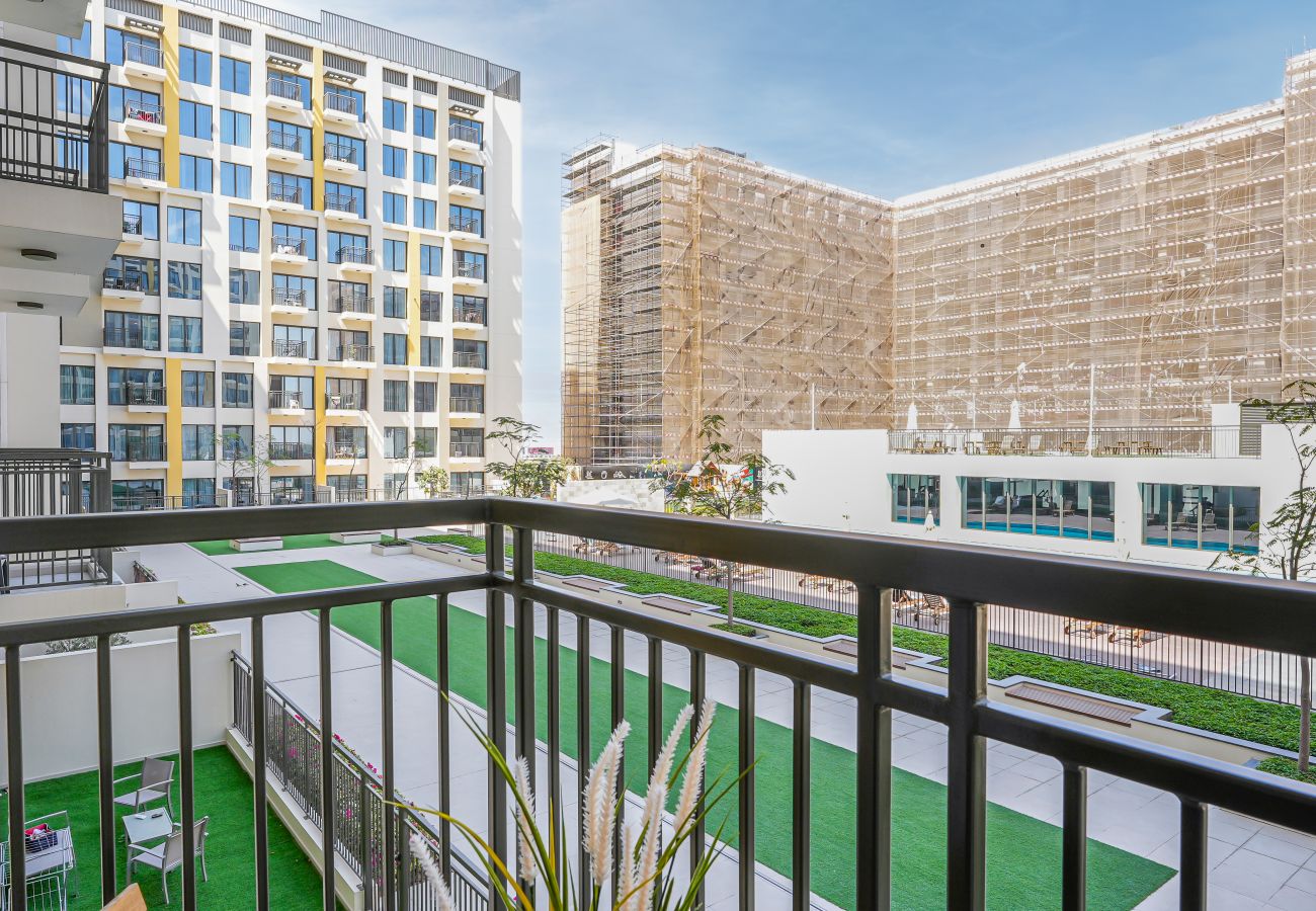 Ferienwohnung in Dubai - Chic 1BR | Near Park | Great Amenities