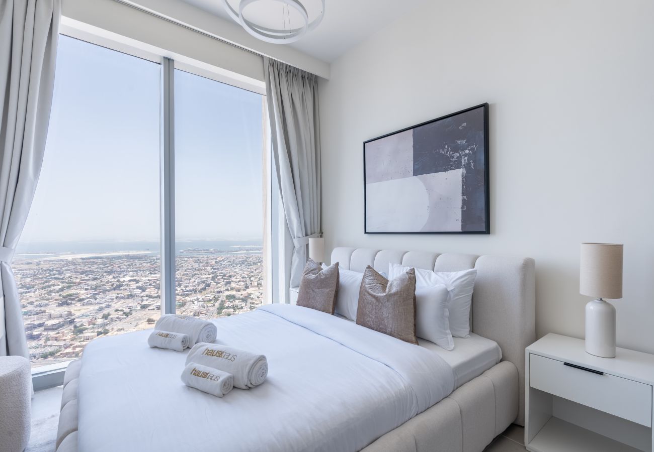 Ferienwohnung in Dubai - Sweeping Views of Sea and City Skyline | Prime