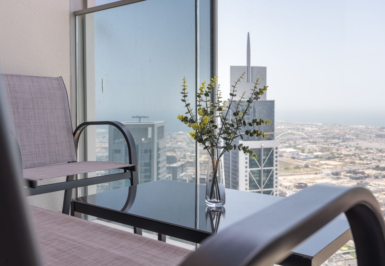 Ferienwohnung in Dubai - Sweeping Views of Sea and City Skyline | Prime