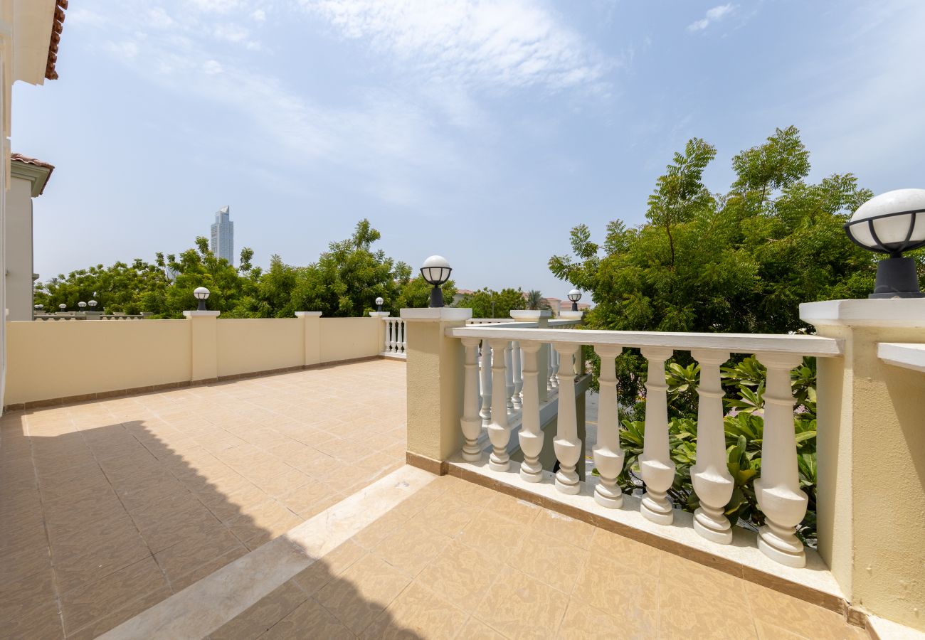 Villa in Dubai - Best for Family | Spacious | Private Garden