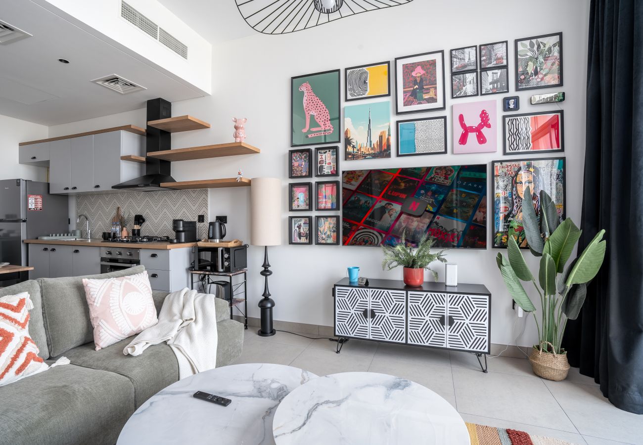 Ferienwohnung in Dubai - Chic & Vibrant Furnishings | Great Neighbourhood