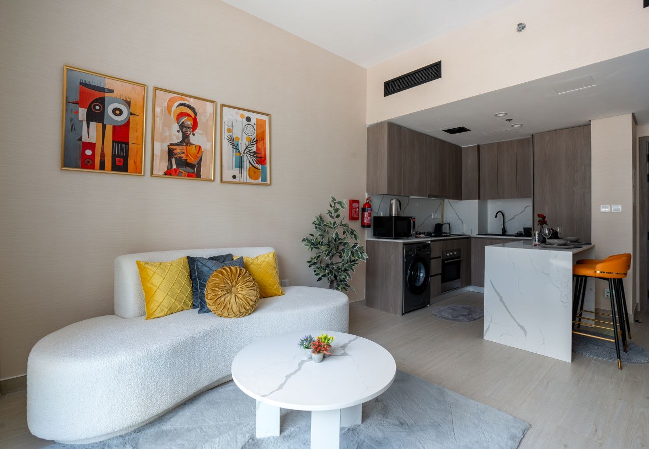 Ferienwohnung in Dubai - Charming Pool View | Vibrant and Tranquil 1BR