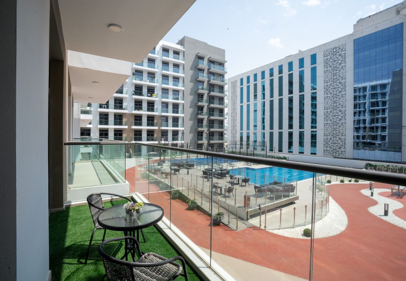 Ferienwohnung in Dubai - Charming Pool View | Vibrant and Tranquil 1BR