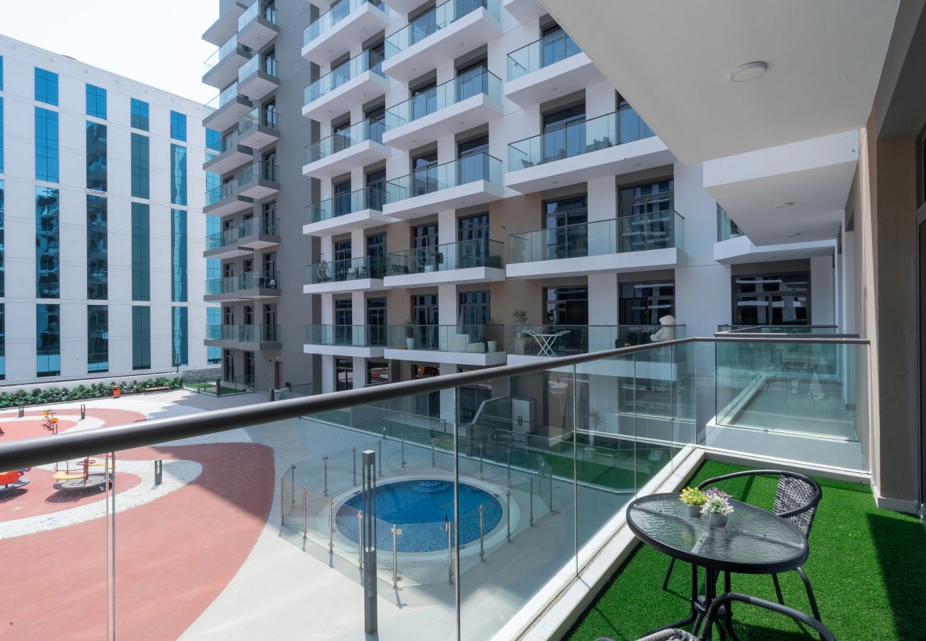 Ferienwohnung in Dubai - Charming Pool View | Vibrant and Tranquil 1BR