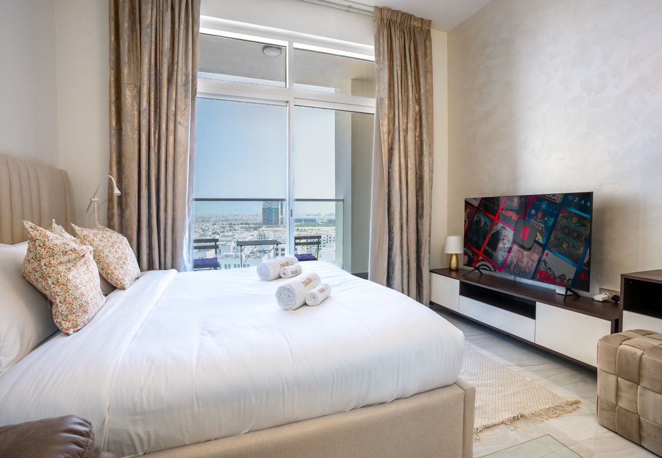 Studio in Dubai - Excellent Amenities | Skyline Views | Chic