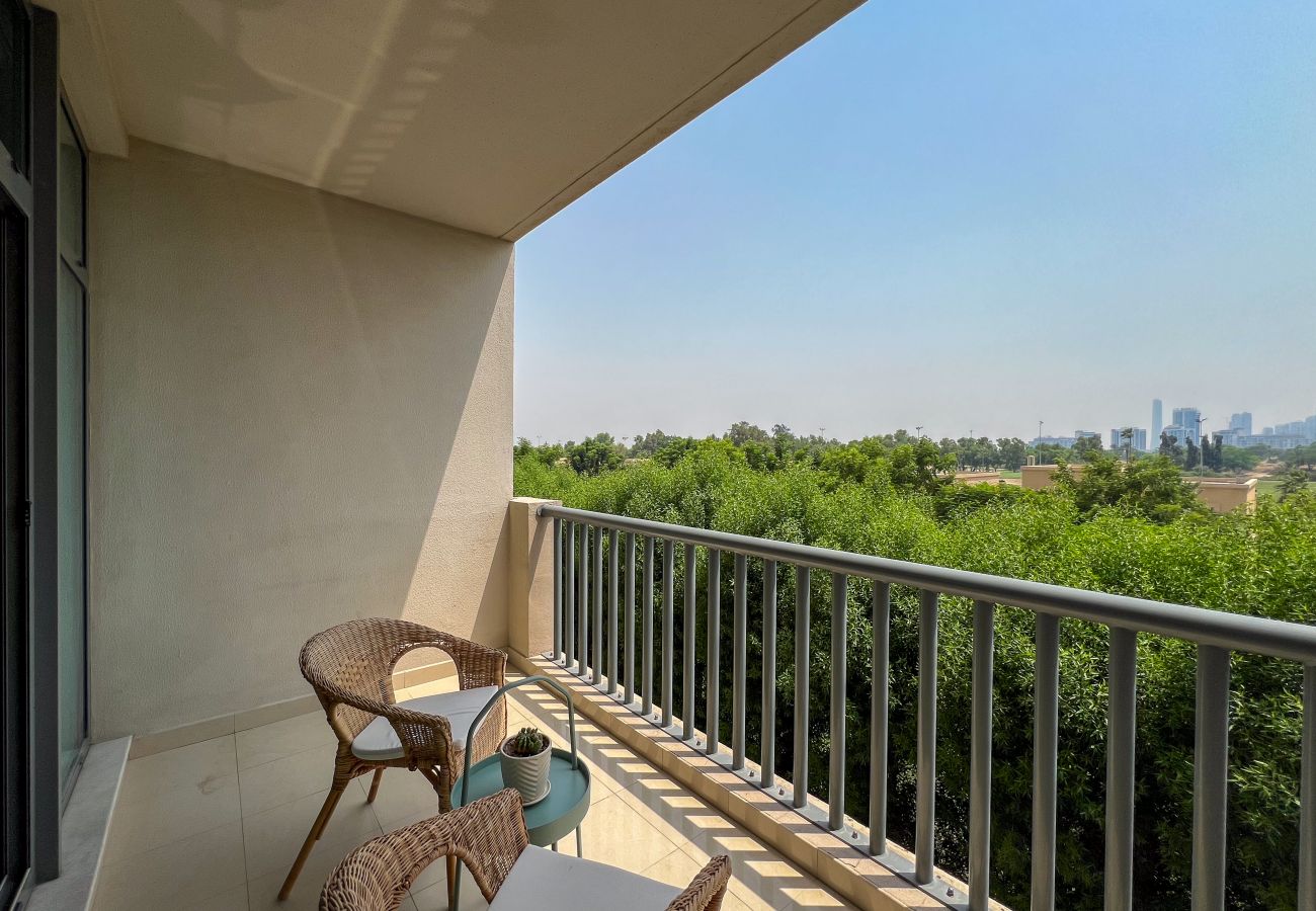 Ferienwohnung in Dubai - Charming Views | Tranquil | Near Golf Course 