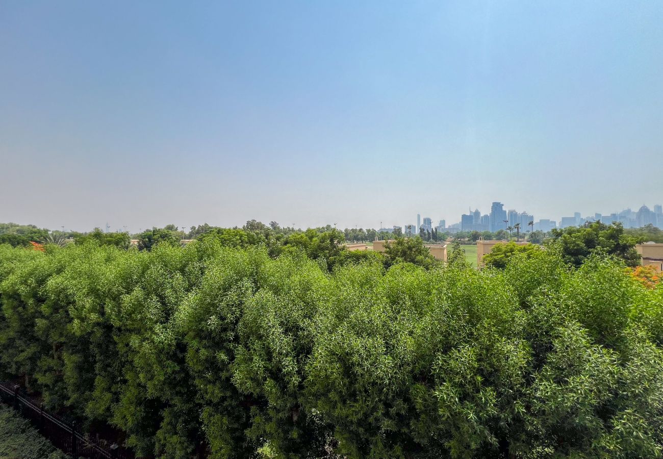 Ferienwohnung in Dubai - Charming Views | Tranquil | Near Golf Course 