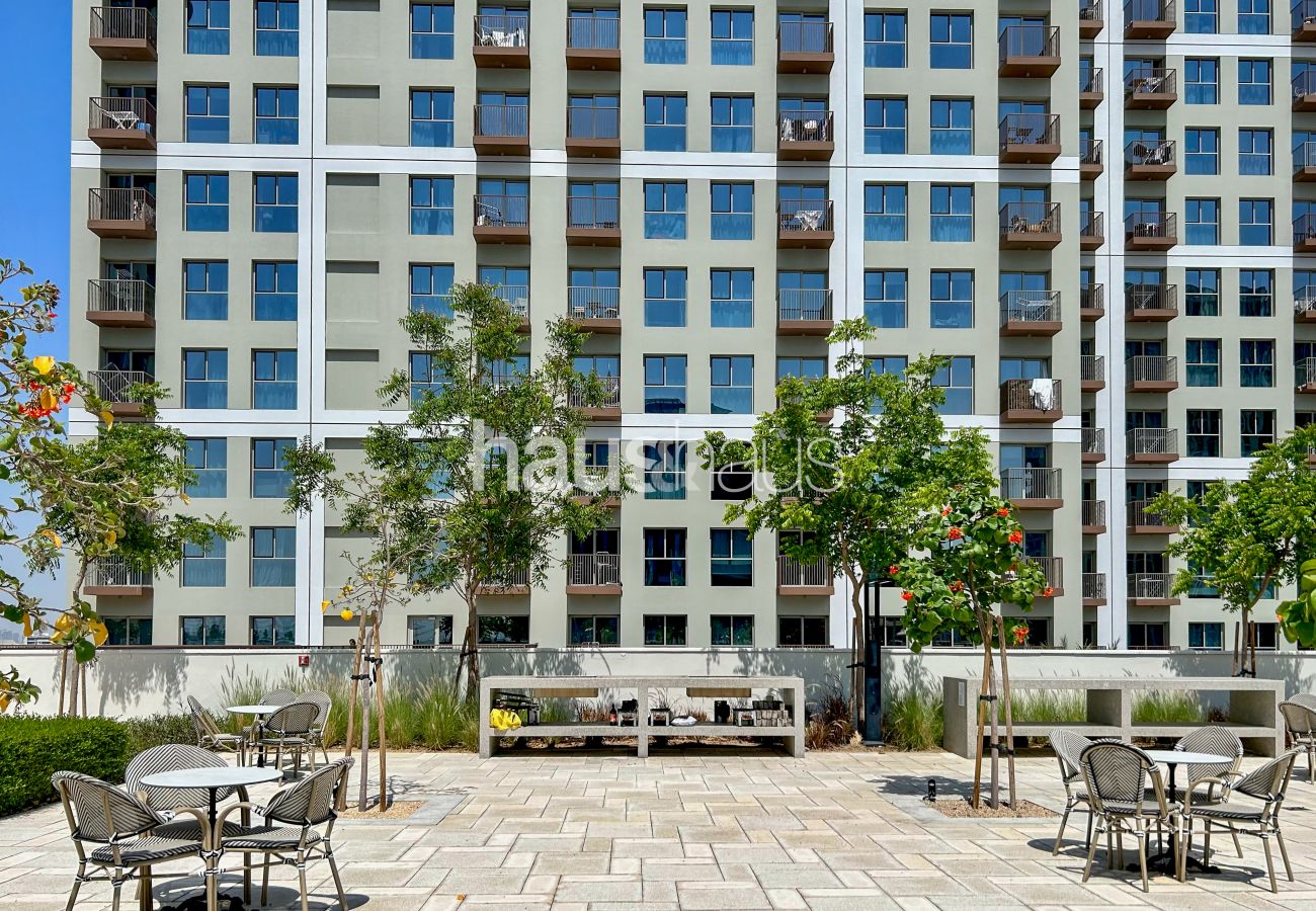 Ferienwohnung in Dubai - Lovely Pool View | Near Park | Upscale Facilities