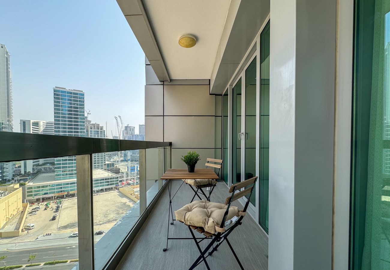 Ferienwohnung in Dubai - Spacious 1BR | Contemporary | Central