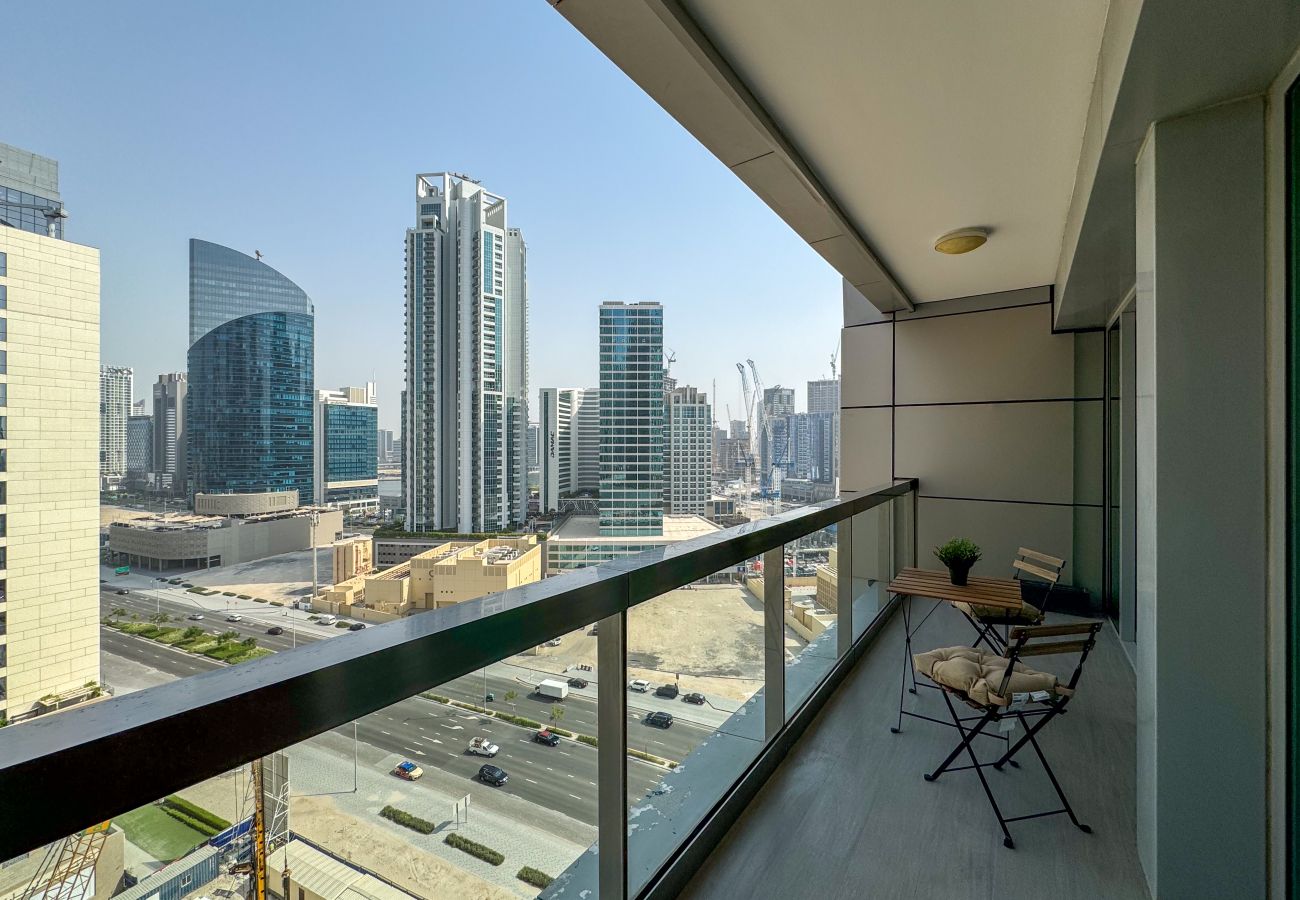 Ferienwohnung in Dubai - Spacious 1BR | Contemporary | Central