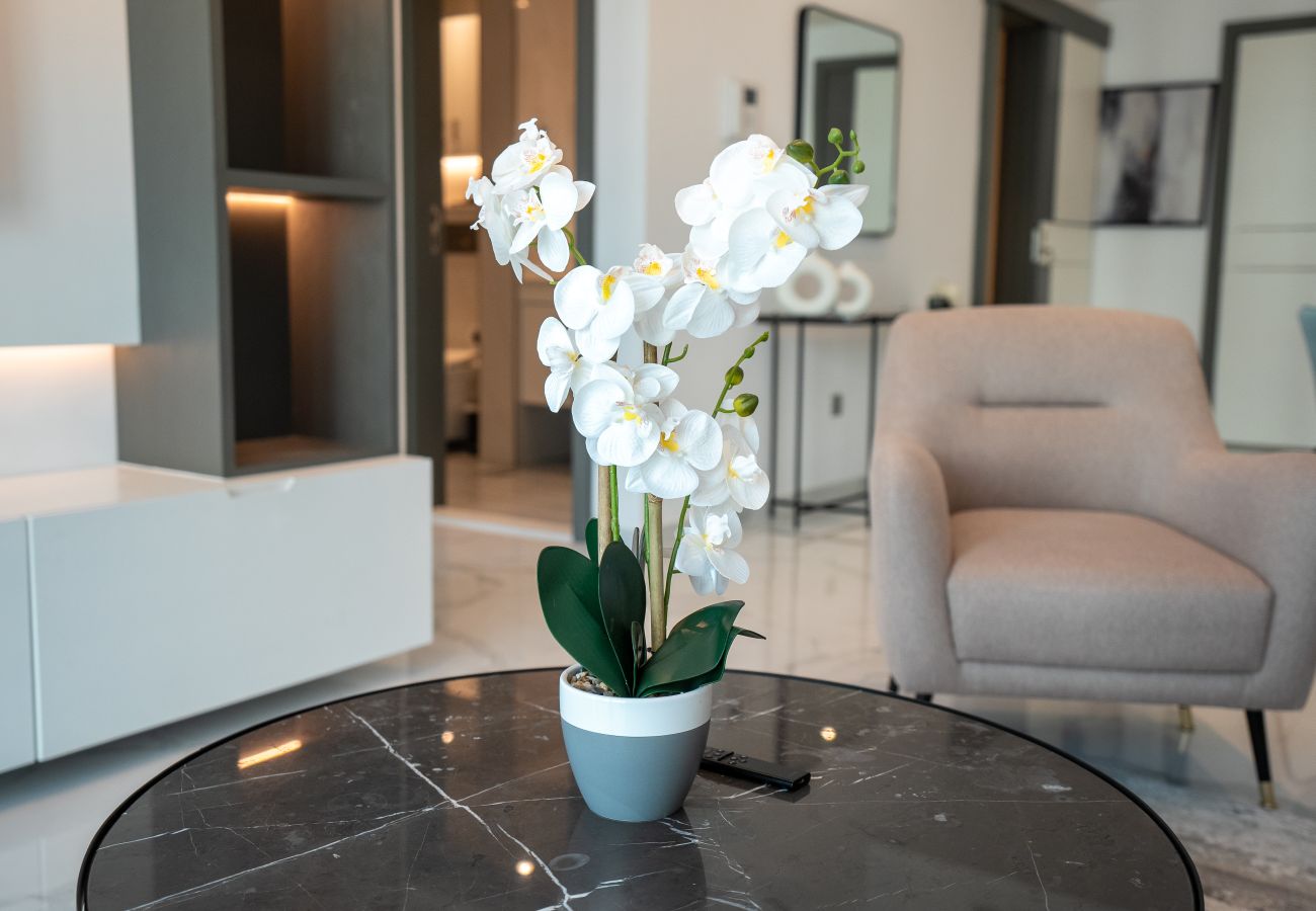 Ferienwohnung in Dubai - Spacious 1BR | Contemporary | Central